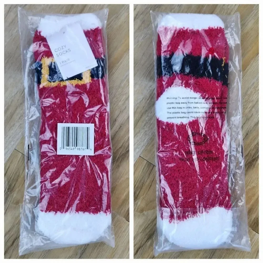 🩵NWT Cozy Red & White Santa Buckle Crew Socks